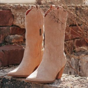 Sz 8 taupe Cowgirl boots